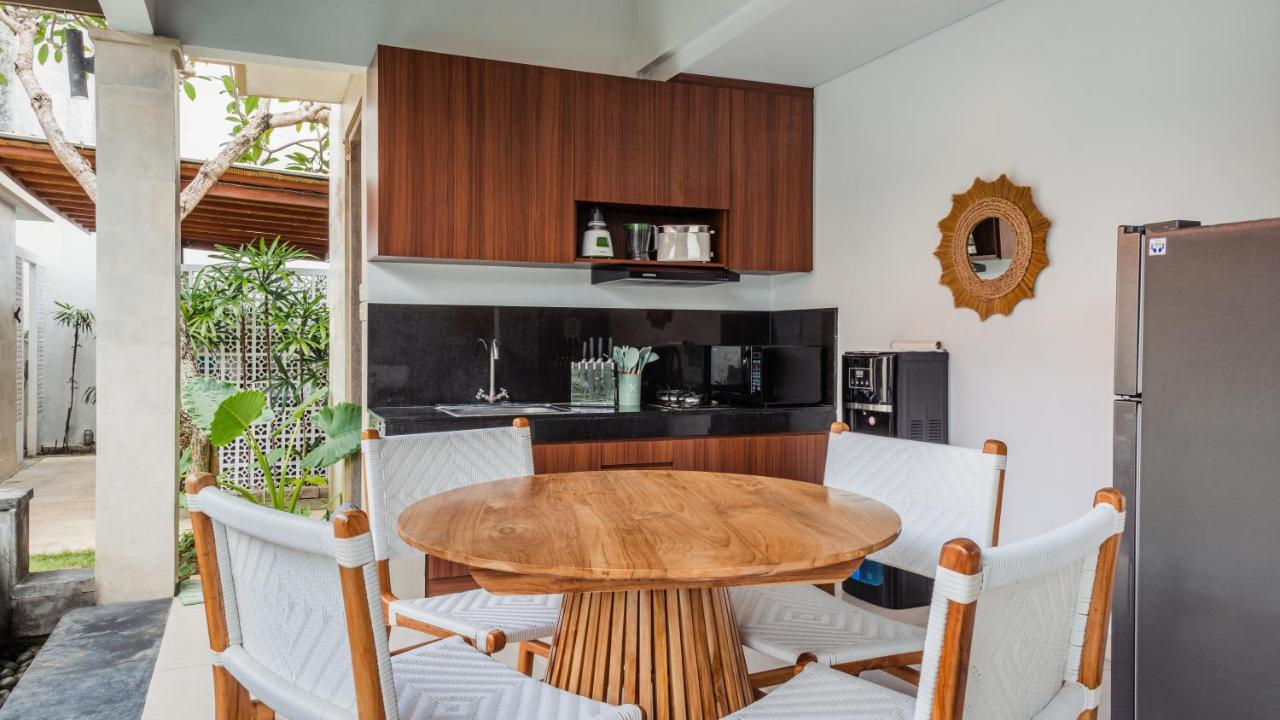 Cosy And Cheerful 2 Bedroom Villa 5Mins To Finns Canggu Exterior foto